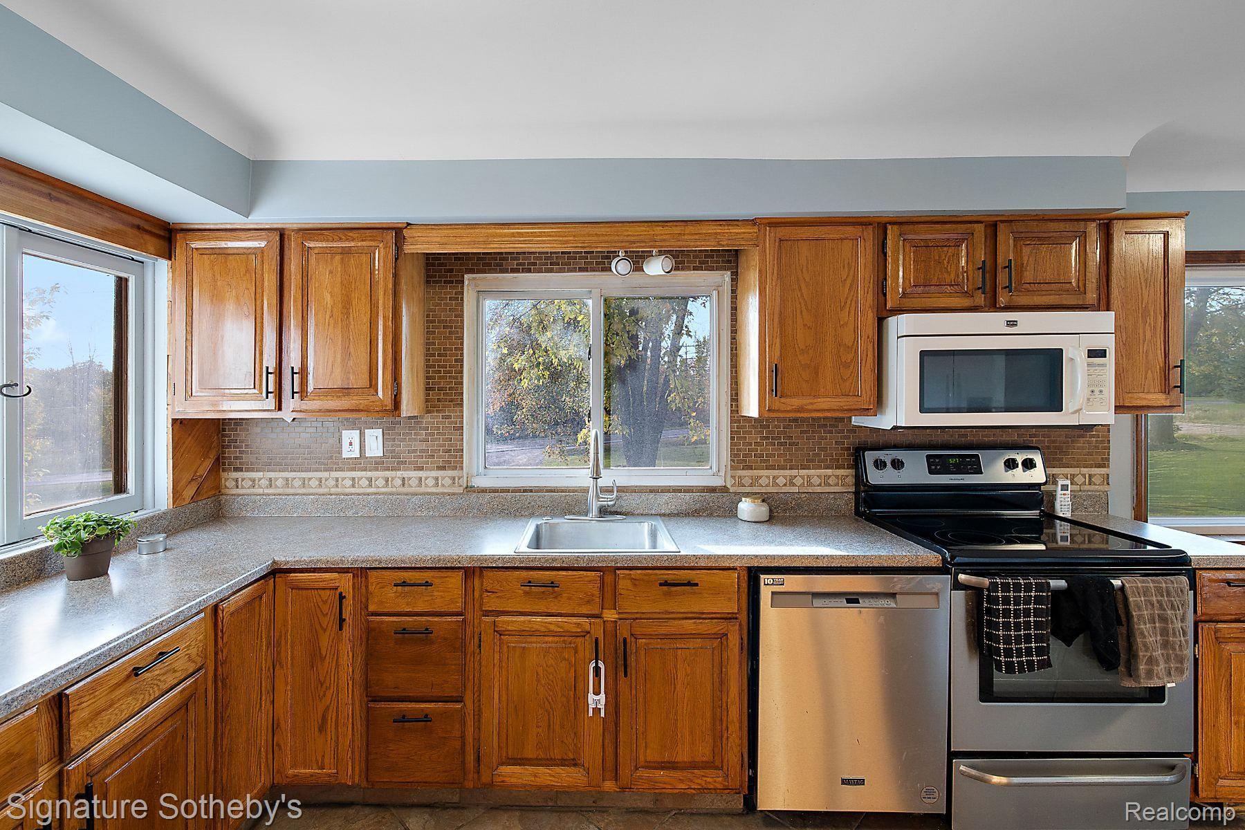 14009 Seymour Road Linden, MI 48451 - Photo 21 of 38 Gallery Image 21