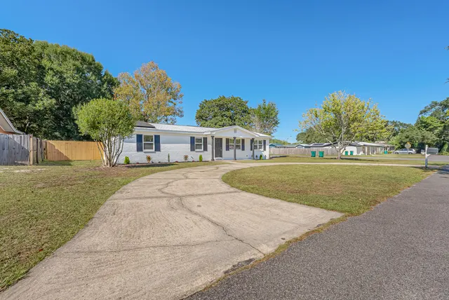 $359,000 | 15 Oak Lane, Shalimar, FL 32579