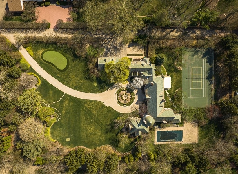 60 Locust Road Winnetka, IL 60093 - Photo 54 of 58 an aerial view of residential house with outdoor space and swimming pool