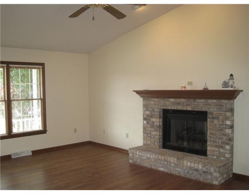 117 Weybridge Road Gibsonia, PA 15044 - Photo 2 of 16 Den/Family/Great Room.