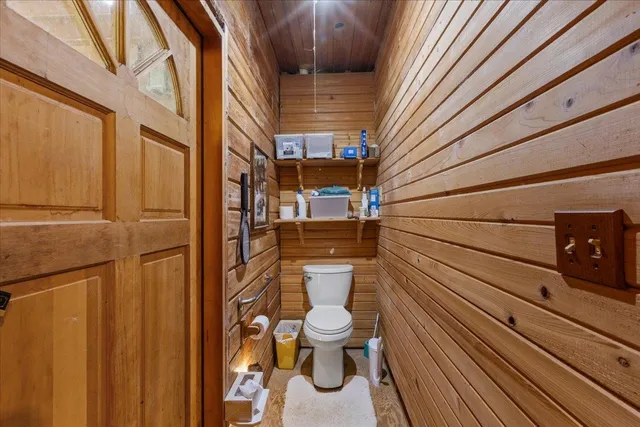 $900,000 | 357 Northeast Willowrun Way, Pinetta, FL 32350