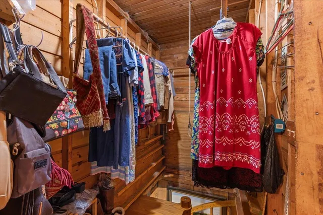 $900,000 | 357 Northeast Willowrun Way, Pinetta, FL 32350