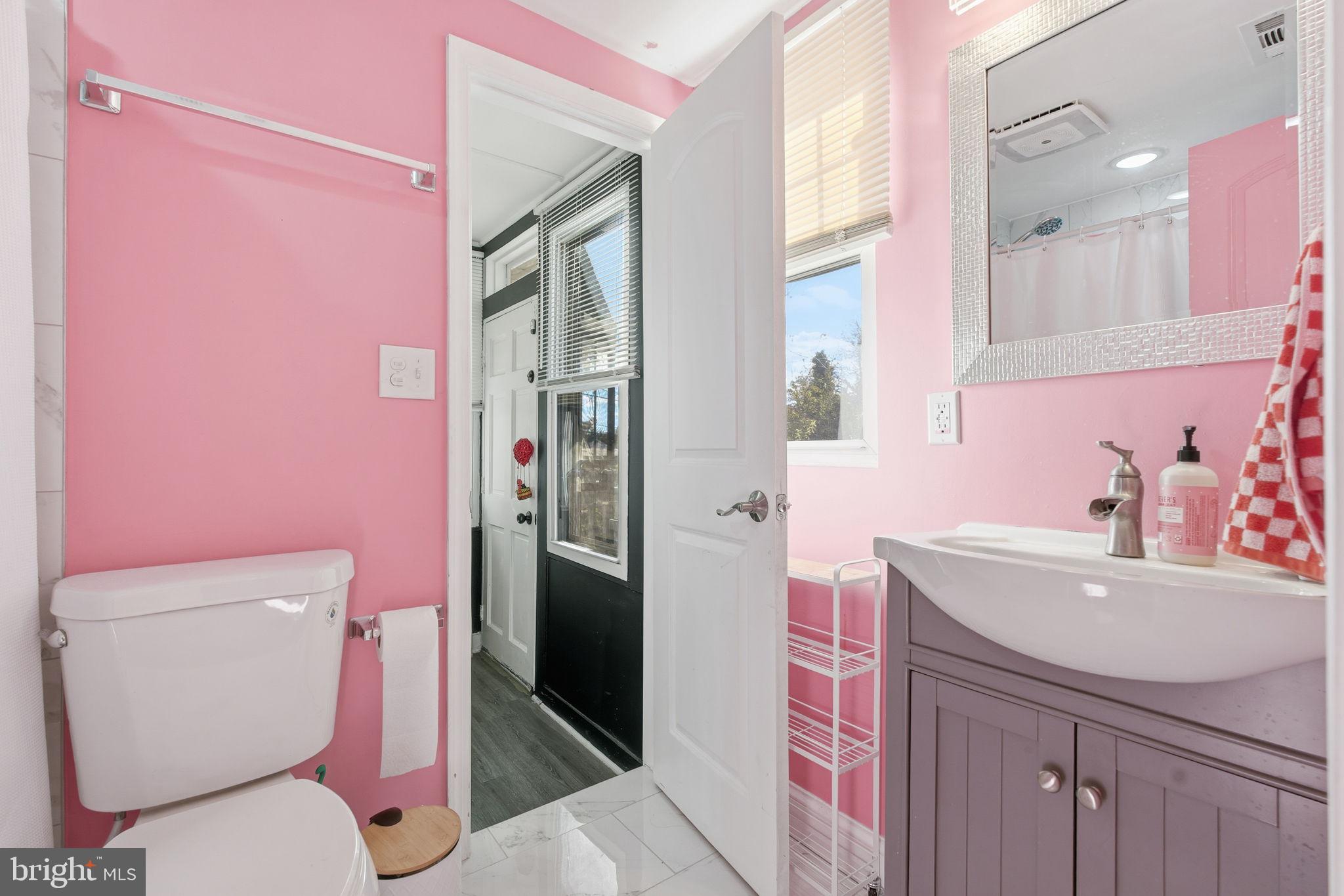 3901 Biddison Lane Baltimore, MD 21206 - Photo 15 of 38 1st floor full bath