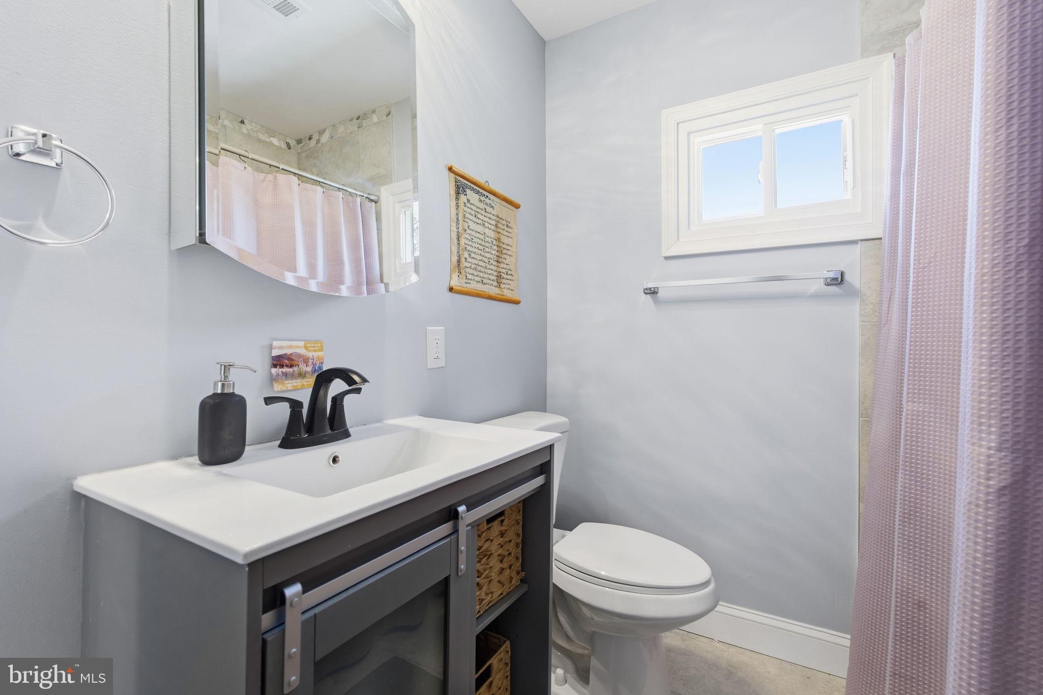 3901 Biddison Lane Baltimore, MD 21206 - Photo 28 of 38 Hall bathroom