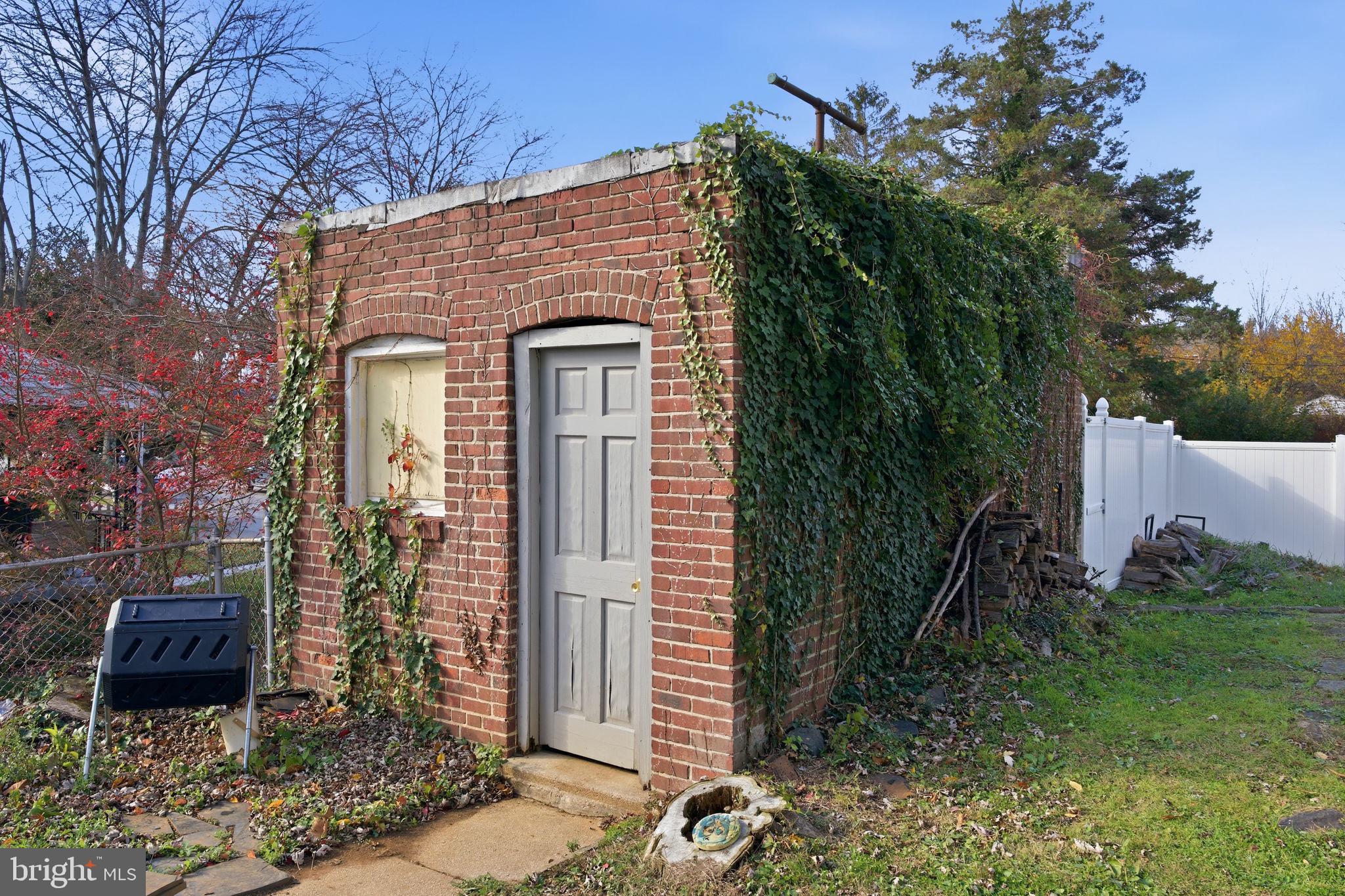 3901 Biddison Lane Baltimore, MD 21206 - Photo 34 of 38 Detached garage