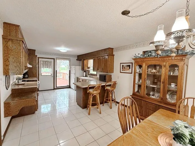 $262,000 | 1006 White Oak Drive, El Dorado Springs, MO 64744