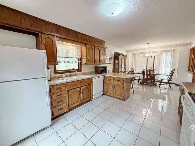 $262,000 | 1006 White Oak Drive, El Dorado Springs, MO 64744