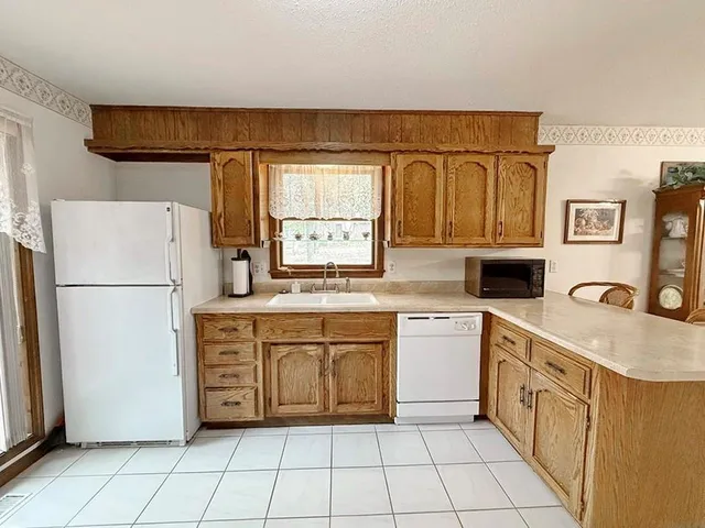 $262,000 | 1006 White Oak Drive, El Dorado Springs, MO 64744