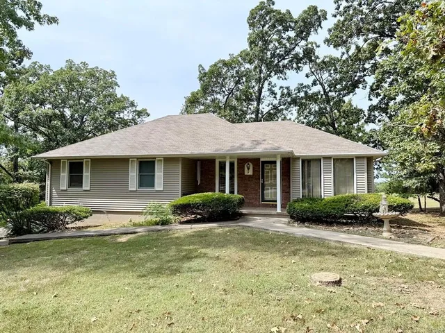 $262,000 | 1006 White Oak Drive, El Dorado Springs, MO 64744