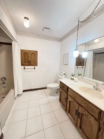 $262,000 | 1006 White Oak Drive, El Dorado Springs, MO 64744