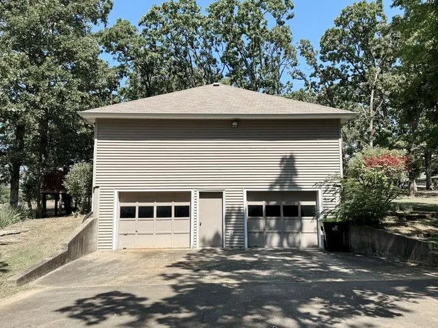 $262,000 | 1006 White Oak Drive, El Dorado Springs, MO 64744