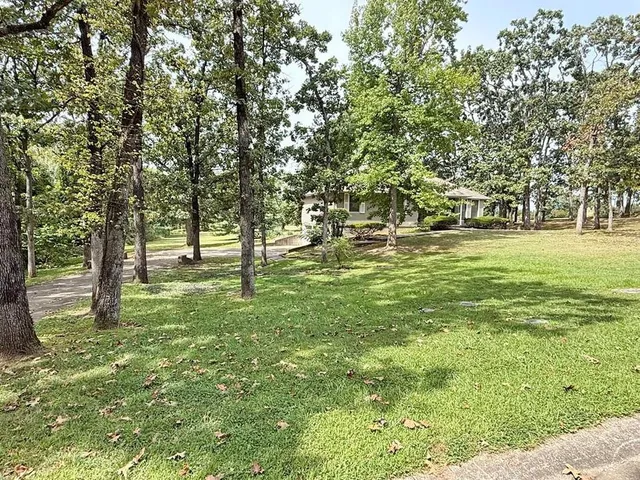 $262,000 | 1006 White Oak Drive, El Dorado Springs, MO 64744