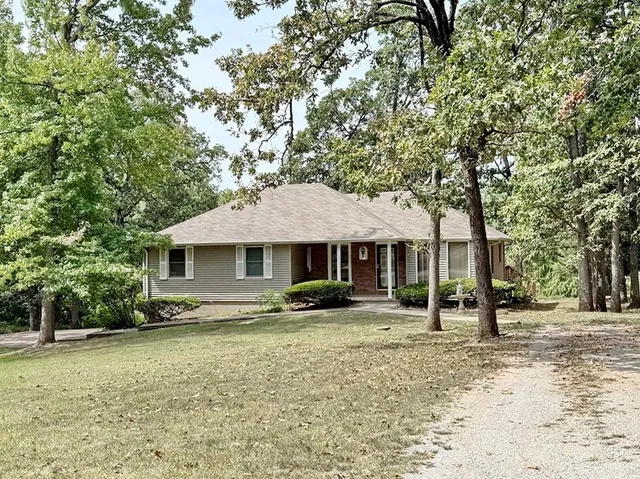 $262,000 | 1006 White Oak Drive, El Dorado Springs, MO 64744