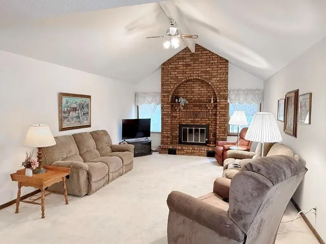 $262,000 | 1006 White Oak Drive, El Dorado Springs, MO 64744