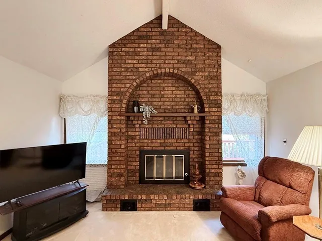 $262,000 | 1006 White Oak Drive, El Dorado Springs, MO 64744