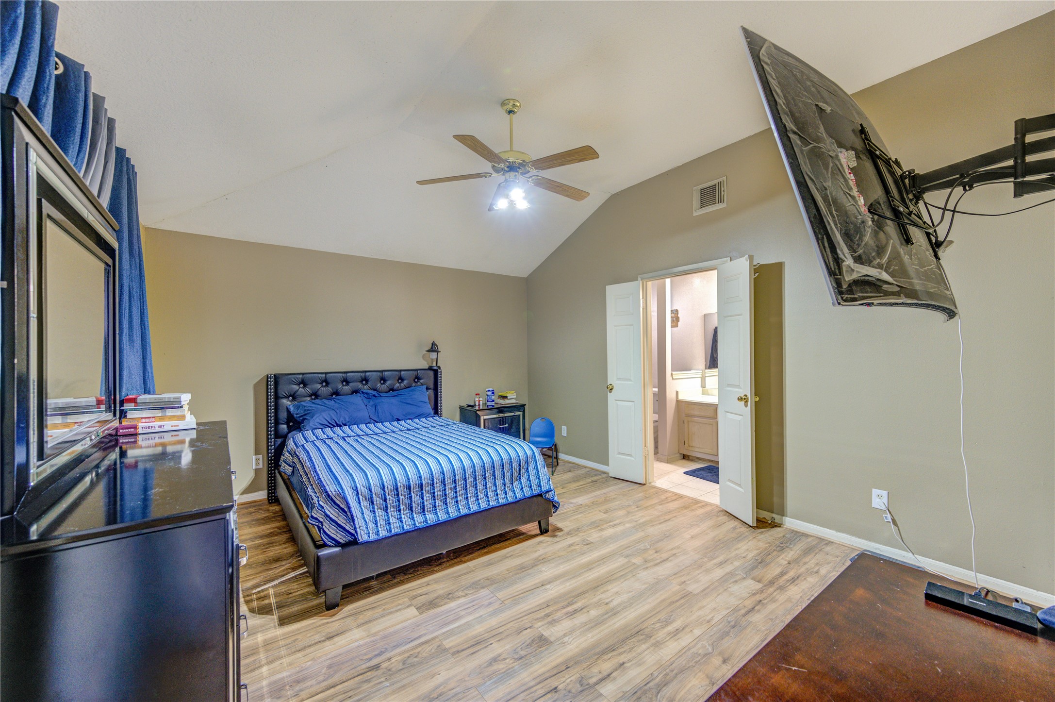 23618 Tree House Lane Spring, TX 77373 - Photo 28 of 46 a living room with a bed furniture and a flat screen tv