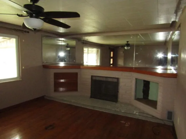 a view of a lobby area