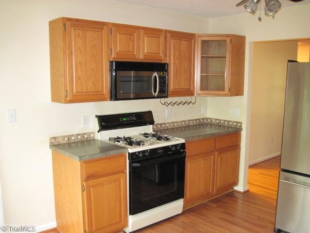 8011 Homestead Farm Road Belews Creek, NC 27009 - Photo 6 of 13 Kitchen.