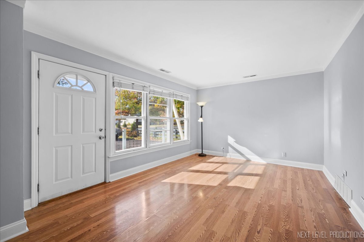 660 East Palatine Road Palatine, IL 60074 - Photo 4 of 25 Gallery Image 4