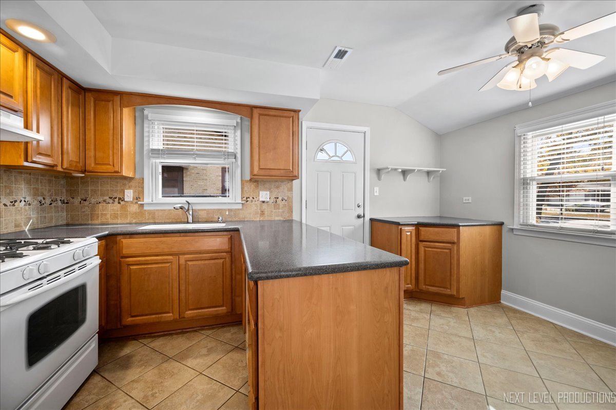 660 East Palatine Road Palatine, IL 60074 - Photo 6 of 25 Gallery Image 6