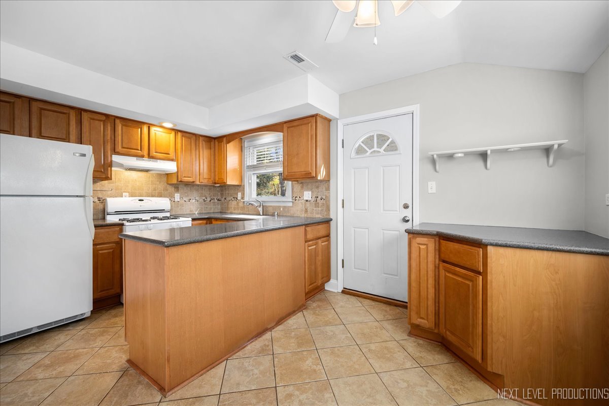 660 East Palatine Road Palatine, IL 60074 - Photo 7 of 25 Gallery Image 7