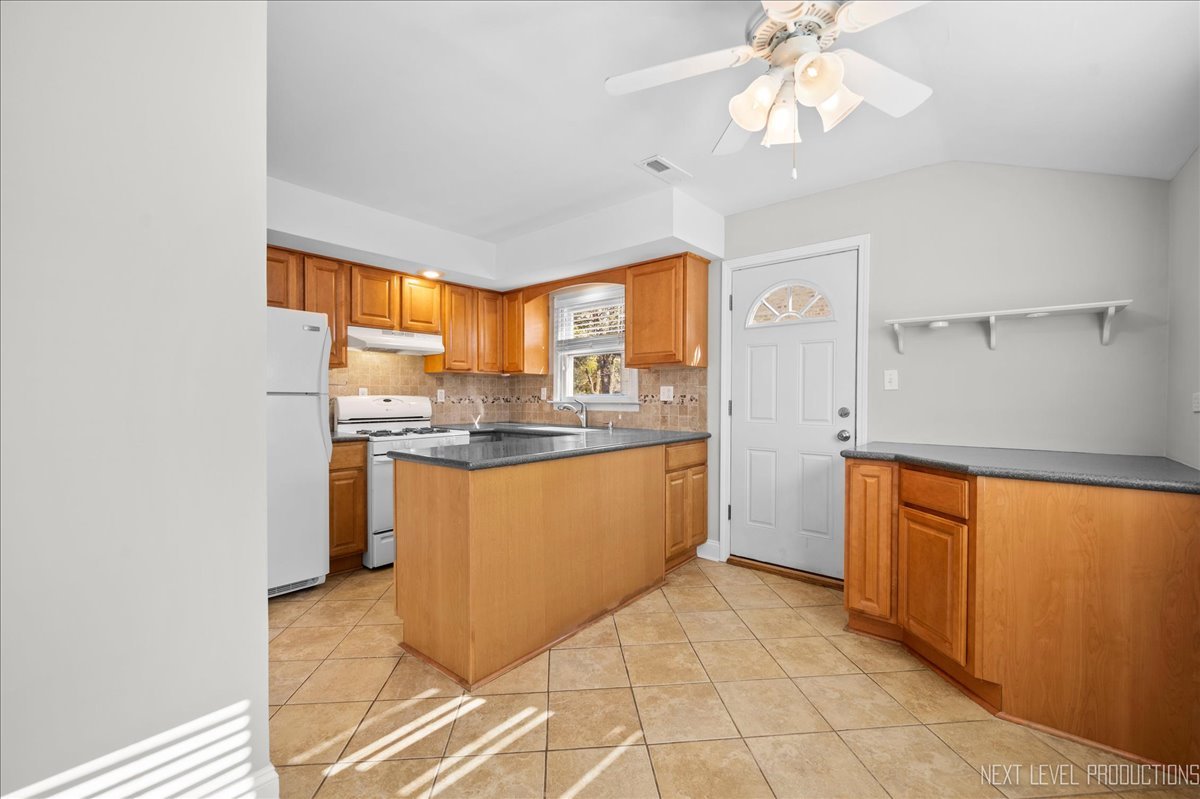 660 East Palatine Road Palatine, IL 60074 - Photo 8 of 25 Gallery Image 8