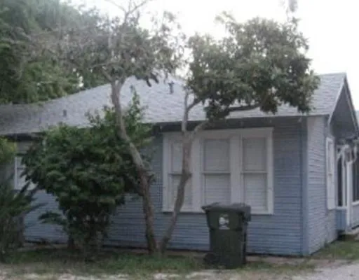 $1,275 | 305 Atlantic Street, Corpus Christi, TX 78404