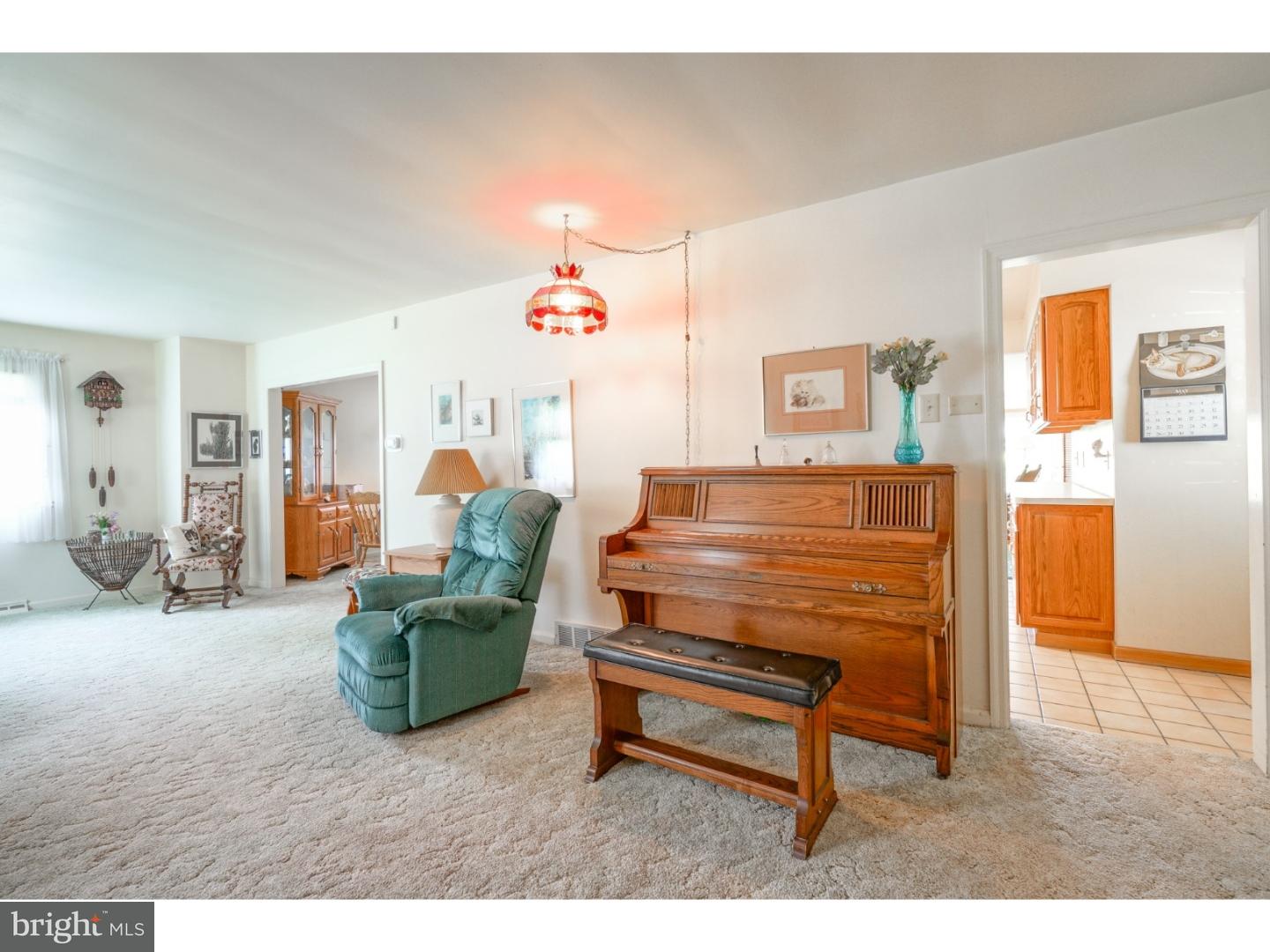 319 Villanova Road Glassboro, NJ 08028 - Photo 5 of 24 Living Room
