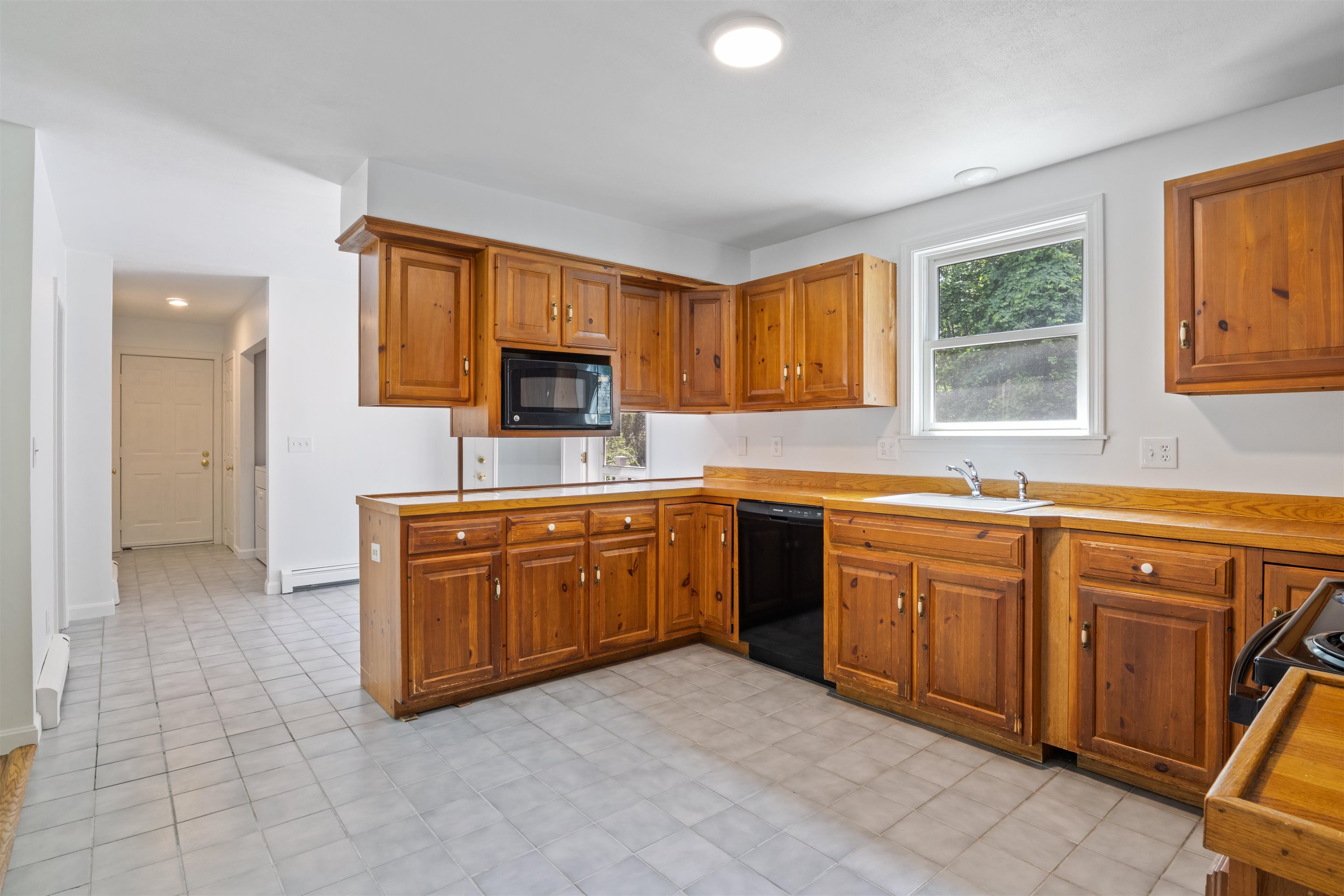 5 Huntington Place Hampton, NH 03842 - Photo 14 of 47