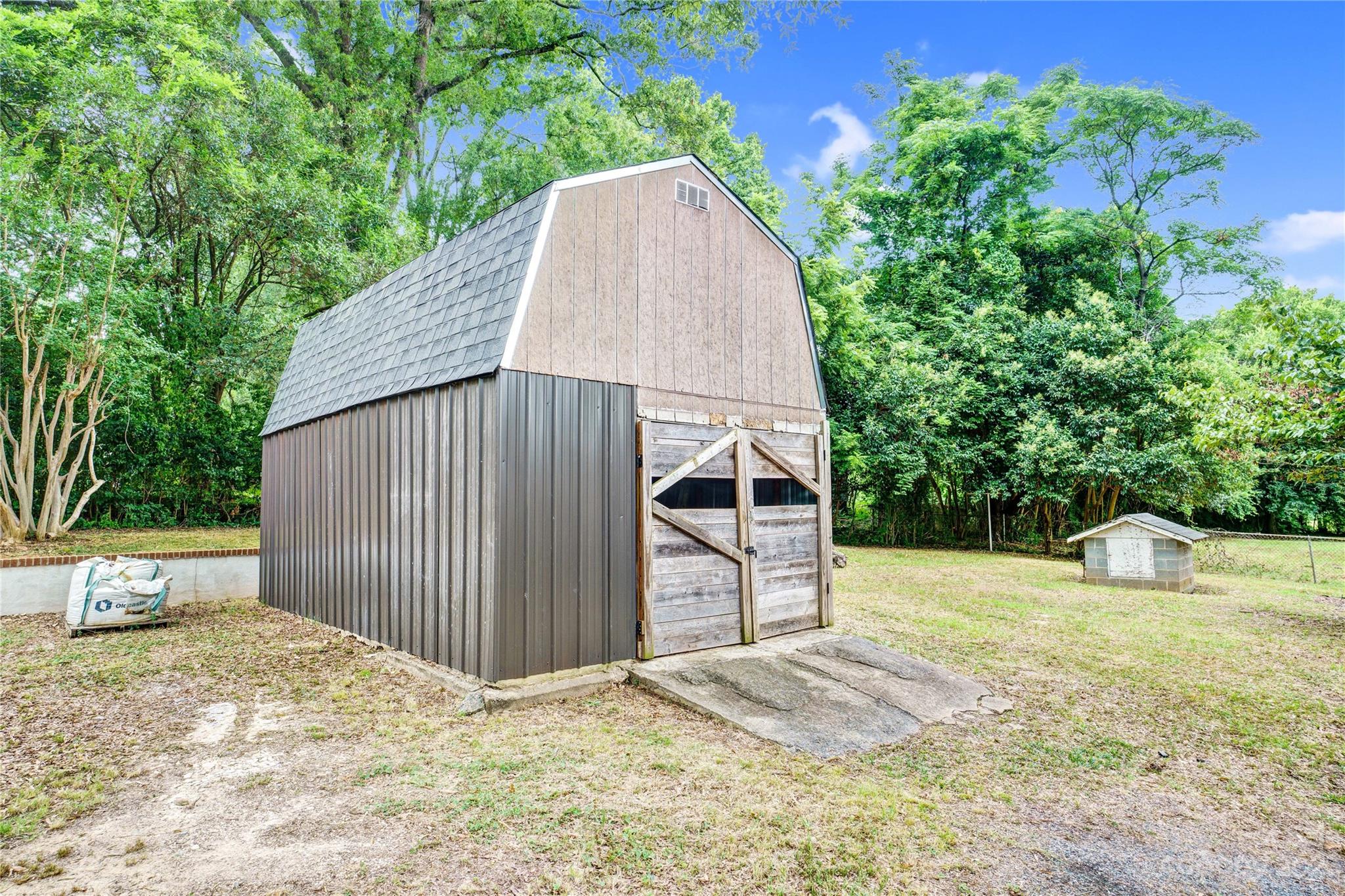 6512 Tuckaseegee Road Charlotte, NC 28214 - Photo 43 of 47 a view of a backyard