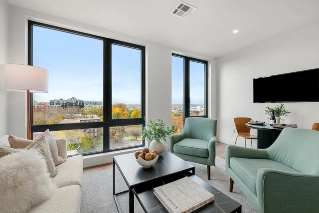 $699,000 | 1515 Commonwealth Avenue, Unit 504, Boston, MA 02135
