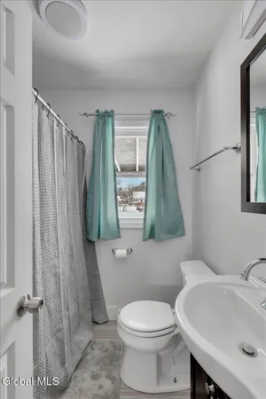 $240,000 | 2025 Greenpoint Avenue, Rotterdam, NY 12303