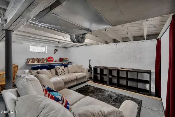 $240,000 | 2025 Greenpoint Avenue, Rotterdam, NY 12303
