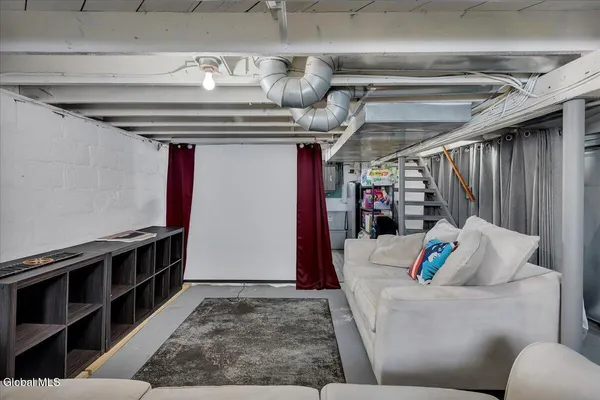 $240,000 | 2025 Greenpoint Avenue, Rotterdam, NY 12303