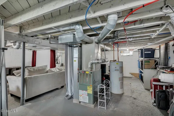 $240,000 | 2025 Greenpoint Avenue, Rotterdam, NY 12303