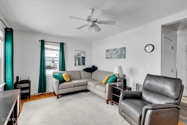 $240,000 | 2025 Greenpoint Avenue, Rotterdam, NY 12303