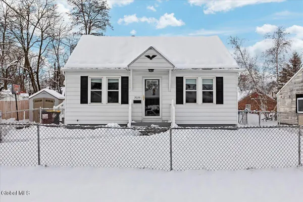 $240,000 | 2025 Greenpoint Avenue, Rotterdam, NY 12303