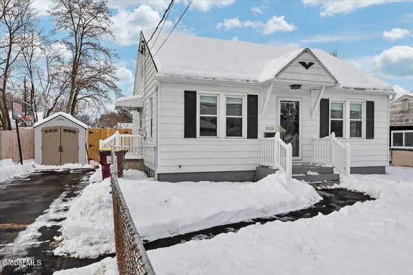 $240,000 | 2025 Greenpoint Avenue, Rotterdam, NY 12303