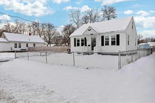 $240,000 | 2025 Greenpoint Avenue, Rotterdam, NY 12303
