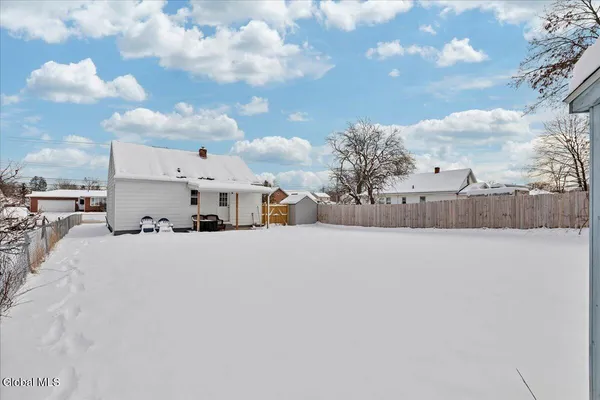 $240,000 | 2025 Greenpoint Avenue, Rotterdam, NY 12303