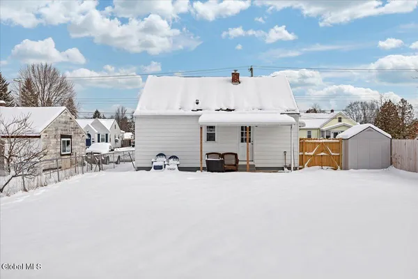 $240,000 | 2025 Greenpoint Avenue, Rotterdam, NY 12303