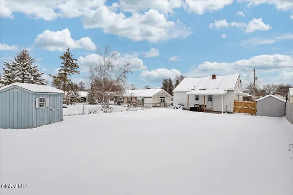$240,000 | 2025 Greenpoint Avenue, Rotterdam, NY 12303