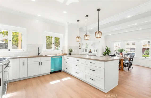 $1,199,999 | 1720 South Kingsley Drive, Los Angeles, CA 90006