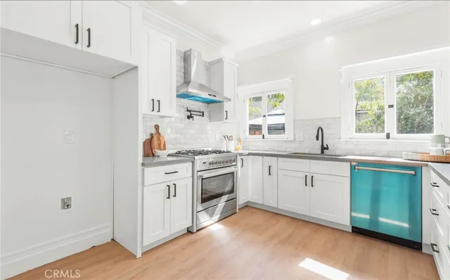 $1,199,999 | 1720 South Kingsley Drive, Los Angeles, CA 90006