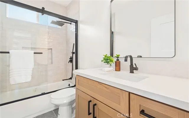 $1,199,999 | 1720 South Kingsley Drive, Los Angeles, CA 90006