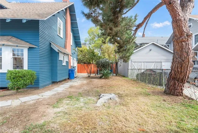 $1,199,999 | 1720 South Kingsley Drive, Los Angeles, CA 90006