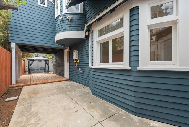 $1,199,999 | 1720 South Kingsley Drive, Los Angeles, CA 90006