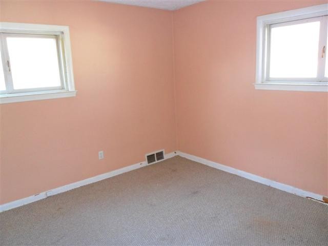 8437 Rivard Avenue Warren, MI 48089 - Photo 5 of 16 31087668-4.JPG