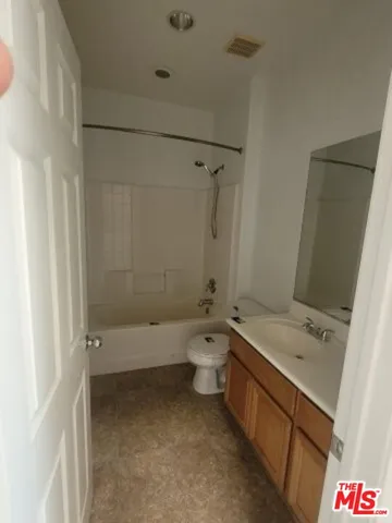 $575,000 | 1448 Patricia Avenue, Unit 204, Simi Valley, CA 93065