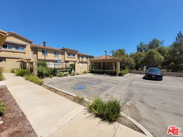 $575,000 | 1448 Patricia Avenue, Unit 204, Simi Valley, CA 93065